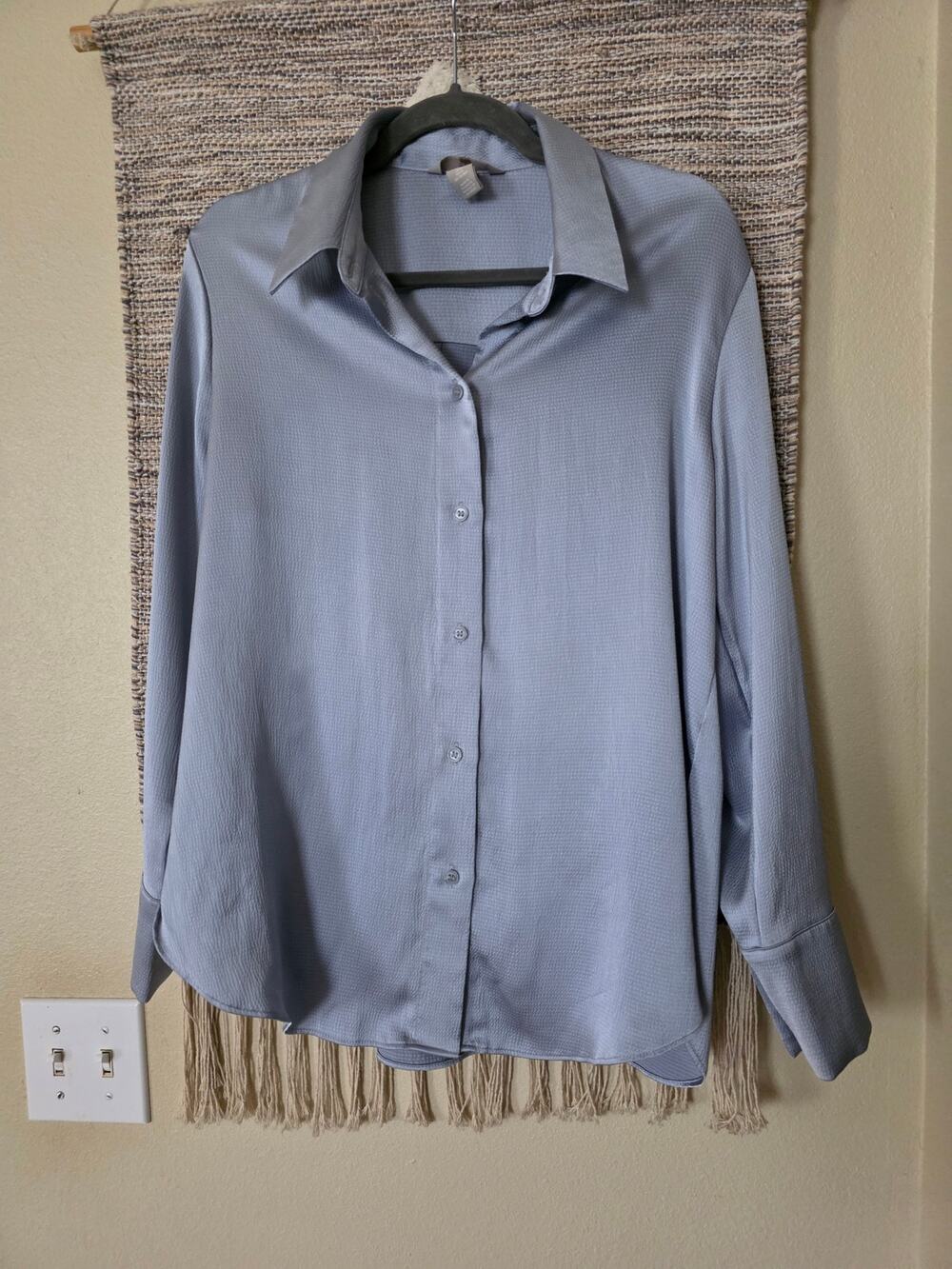 H&M Women's Blue Textured Button Front Blouse Long Sleeve Collared Shirt Medium